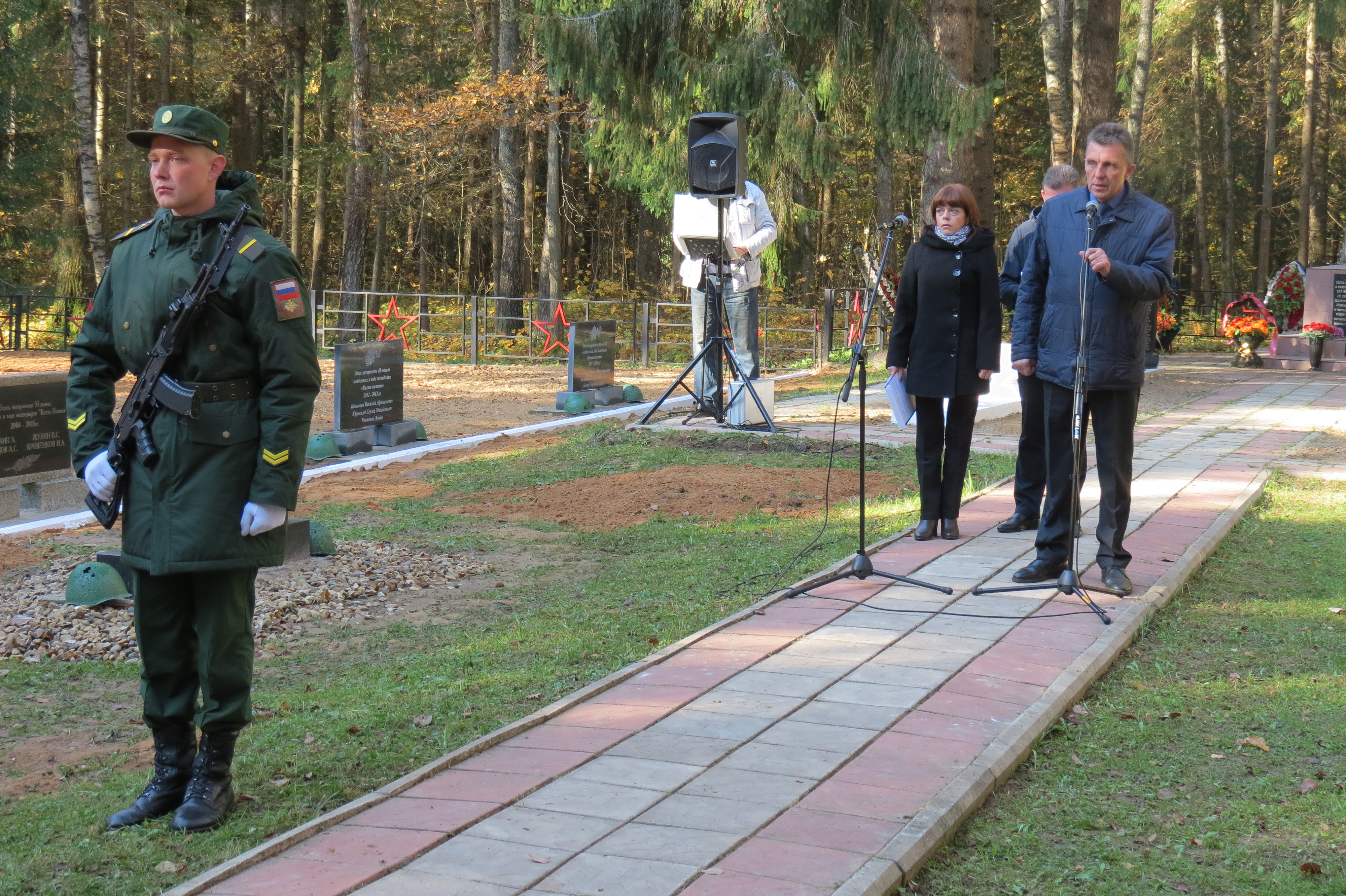 Торжественно-траурная церемония захоронения останков воинов, погибших в  годы Великой Отечественной войны на Дорогобужской земле | 12.10.2021 |  Дорогобуж - БезФормата