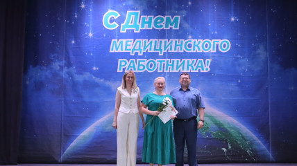 торжественное мероприятие, посвященное чествованию представителей здравоохранения Дорогобужского муниципального округа - фото - 12