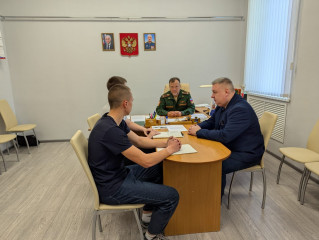 в Дорогобужском муниципальном округе активно проводится работа по привлечению граждан, пребывающих в запасе, к заключению контрактов для прохождения военной службы в Вооруженных Силах РФ - фото - 2