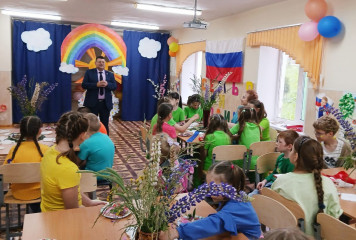 встреча поколений в летнем лагере «Семья и Родина едины», организованном на базе Дорогобужского Дома детского творчества - фото - 10