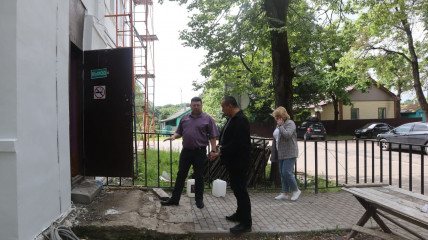глава Дорогобужского округа проинспектировал ход ремонта начальной школы в Дорогобужской СОШ №1 - фото - 7