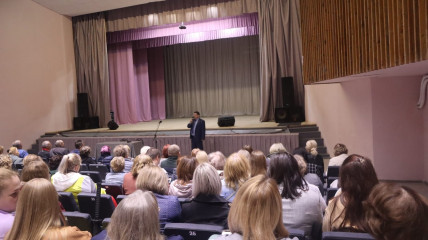 глава муниципалитета Константин Серенков провел традиционную встречу с жителями округа в формате «открытый микрофон» - фото - 10