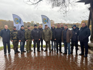 в деревне Полибино Дорогобужского округа прошло зарыбление реки Днепр - 3 в деревне Полибино Дорогобужского округа прошло зарыбление реки Днепр - фото - 3