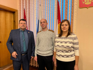 фельдшер скорой помощи получил получил квартиру в новом доме в Дорогобуже - фото - 1