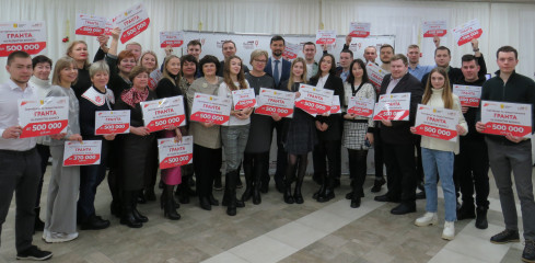 молодые предприниматели и социальные предприятия Смоленской области получили гранты до 500 тысяч рублей - фото - 1